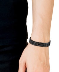 Lacoste bracelet with toggle clasp, METROPOLE collection. Decorated with a petit piqué pattern - Available for him and her. 